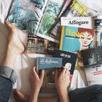Reading Books Magazine Study Hands - StockSnap / Pixabay