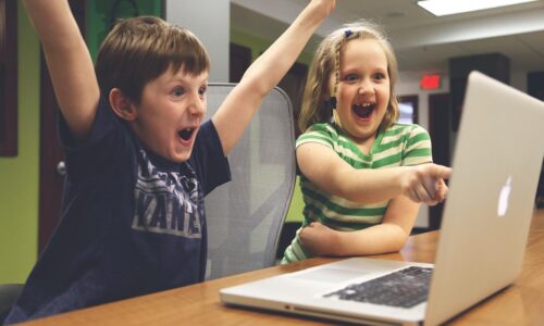 Children Win Success Video Game - StartupStockPhotos / Pixabay